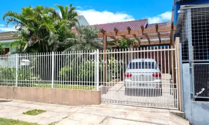 Casa 2 dormitórios mais dependência completa a venda em Santa Maria