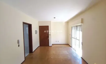 Apartamento De 2 Dormitórios, Sala de Estar com Sacada, Banheiro e Vaga.