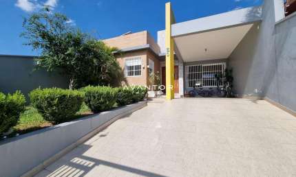 Ótima casa à venda - 3 dormitórios, 1 suíte, piscina, área gourmet e lareira