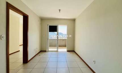 Apartamento 1 Dormitório, sacada e Box Garagem no centro da cidade.