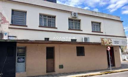 Apartamento Central De 2 Dormitórios, Sala De Estar, Banheiro Social, Cozinha, Á