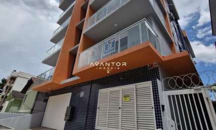 Apartamento de 02 dormitórios, sacada com churrasqueira, 01 vaga de garagem