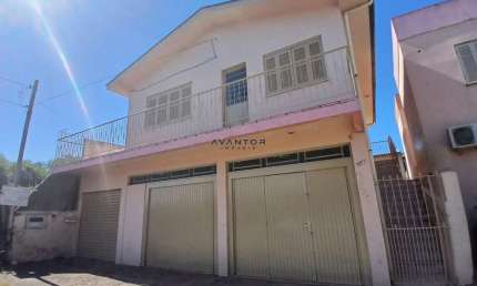 Casa Comercial Duplex Possui 4 Dormitórios, Ampla Sala, 4 Banheiros, Cozinha, Ár