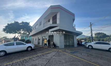 Ponto Comercial de esquina, na Avenida Borges de Medeiros