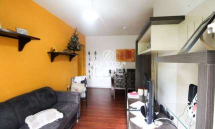 Apartamento de 2 dormitórios, com garagem e sacada, no centro da cidade