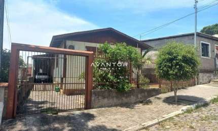 Casa De 3 Dormitórios, Sala De Estar, Banheiro Social, Cozinha, Área De Serviço,