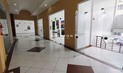 Loja comercial para venda ou locação na segunda quadra da Bozano