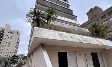 Amplo apartamento de 4 dormitórios, com terraço, no centro de santa maria