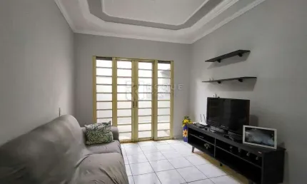Oportunidade! Casa Residencial à Venda com 3 Dormitórios e Espaço Gourmet