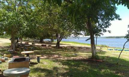 Refúgio Perfeito: Imóvel de 250m² com Vista para a Represa a 1h40m de Limeira