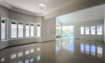 Casa em condomínio à venda no bairro Villa San Marino
