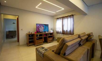 Sobrado com 03 dormitórios, sendo 01 suíte com closet a venda no Jardim Adelia Cavichia, em Limeira