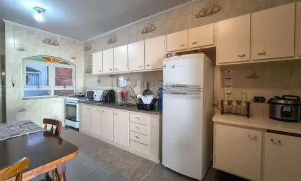 Casa Residencial à Venda – 3 Dormitórios | 1 Suíte | Quintal | 2 Vagas