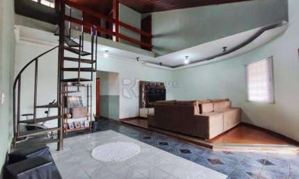 Sobrado Residencial/Comercial à Venda – Ideal para Morar e Investir!
