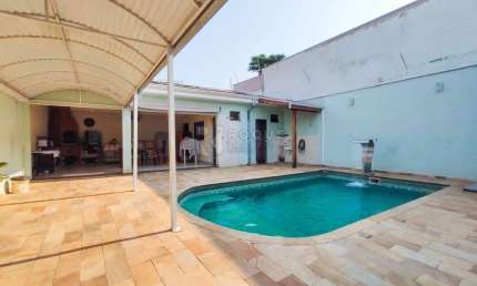Linda casa recém-reformada à venda no Parque das Nações!