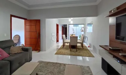Excelente Casa à Venda em Iracemápolis – 3 Dormitórios (1 Suíte) | 3 Vagas de Garagem