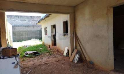 Casa à Venda – Oportunidade Única para Personalizar o Seu Lar!