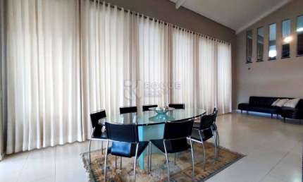 Casa em condomínio à venda no bairro Villa San Marino