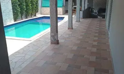 Casa Residencial à venda, 2 quartos, 2 vagas, piscina.