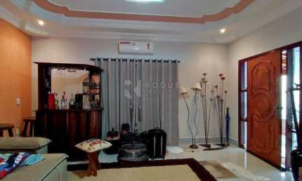 Casa à Venda – 3 Dormitórios (2 Suítes, 1 com Hidro) | Área Gourmet | Piscina