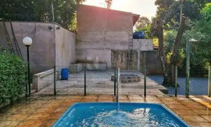 Linda chácara de 2.000 m² em condomínio com fácil acesso pela Rodovia Anhanguera