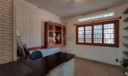 Casa de Esquina à Venda no Jardim Mercedes – Ótima Localização!