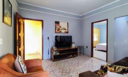 Casa à Venda – 4 Dormitórios | 2 Suítes | Quintal Amplo | 3 Vagas