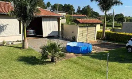Linda Chácara à Venda em Condomínio Fechado – Conforto e Lazer em Meio à Natureza!