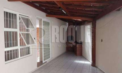 Casa à Venda com Edícula – 3 Dormitórios | Suíte | Churrasqueira | Ótima Localização