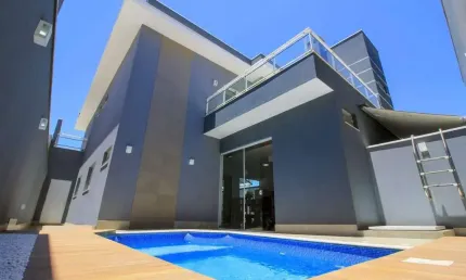 Casa em Condomínio Fechado – 4 Quartos (3 Suítes) | Espaço Gourmet | Piscina