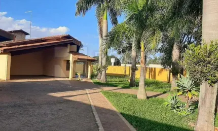 Linda chácara em condomínio, a poucos minutos centro da cidade.