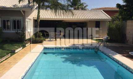 Casa Reformada com Área de Lazer Completa – 3 Dormitórios (1 Suíte)