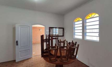 Excelente Casa Residencial com Edícula Funcional – Ideal para Famílias ou Investidores