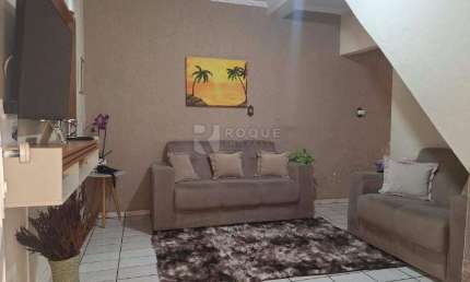 Casa Assobradada com 3 Dormitórios e Quintal – Oportunidade!