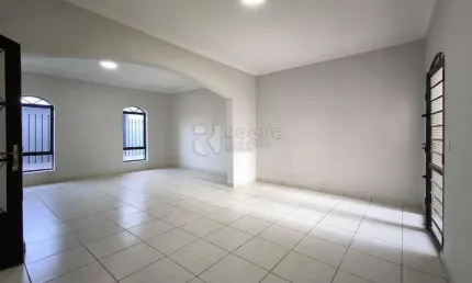 Excelente Casa à Venda na Vila Piza – Espaçosa e Versátil!