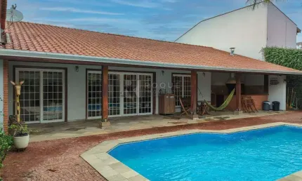 Casa residencial à venda – 3 dormitórios, espaço gourmet com piscina e 4 vagas