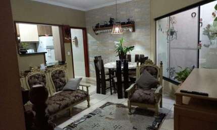 Casa Térrea com 3 Dormitórios | Suíte, Closet, Área Gourmet e Garagem para 3 Carros
