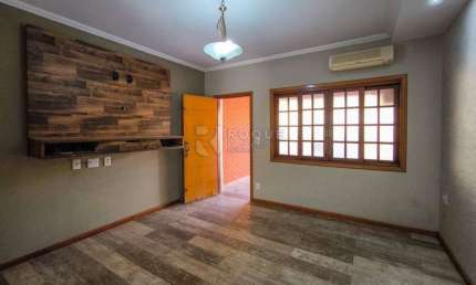 Casa Térrea com Quintal e Edícula – Conforto e Segurança!