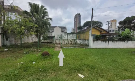 Terreno à venda na Rua Mário Chalbaud Biscaia, 667, Novo Mundo, Curitiba por R$ 580.000