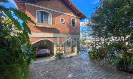 Casa 4 Quartos com 2 Suítes, com fotovoltaica e habite-se, Bairro Alvaro Camargos