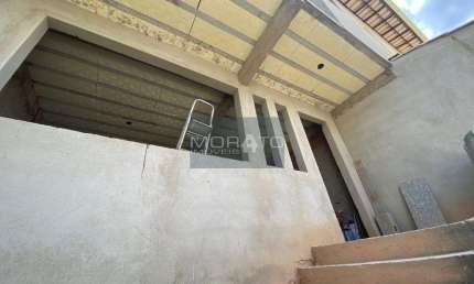 Excelente Casa Geminada de 4 quartos com 3 suítes e 2 vagas no bairro no Xangri-lá.