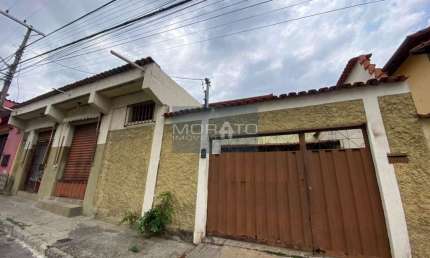 Casa de quatro quartos com suíte e três vagas no Três Barras