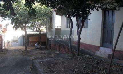Casa com 3 quartos sendo 1 suíte com 7 vagas de garagem no bairro João Pinheiro.