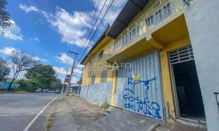 galpão comercial, localizado a poucos passos da estação de metrô