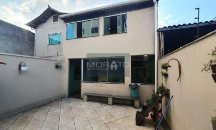 Casa com 4 Quartos e 3 banheiros à Venda no Arvoredo, 170 m² por R$ 530.000