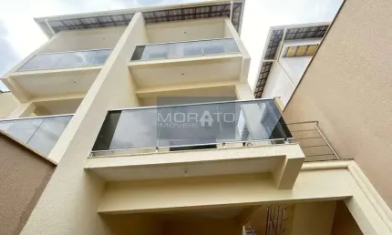 Excelente Casa geminada de 3 quartos com suíte 04 vagas no Bairro Cabral
