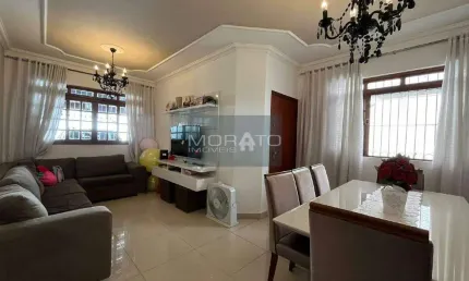 Casa 3 quartos sendo 1 suíte com 4 vagas de garagem no Bairro Dona Clara.