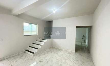 Casa de 03 quartos sendo 1 suíte com 1 vaga em excelente localização no bairro Novo Progresso