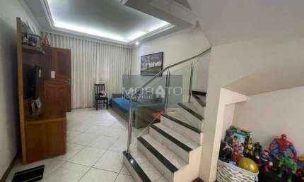 Casa geminada individual de 3 quartos, suíte e 2 vagas de garagem
