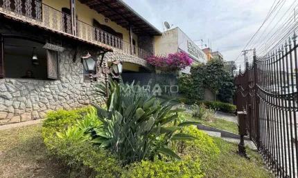 Casa comercial 5 Quartos, 1 Suíte, 3 Vagas de Garagem no Bairro Eldorado